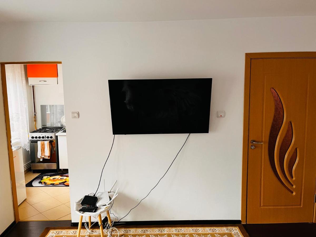 Lovely 1 Bedroom Apartment Câmpulung Moldovenesc Exterior foto